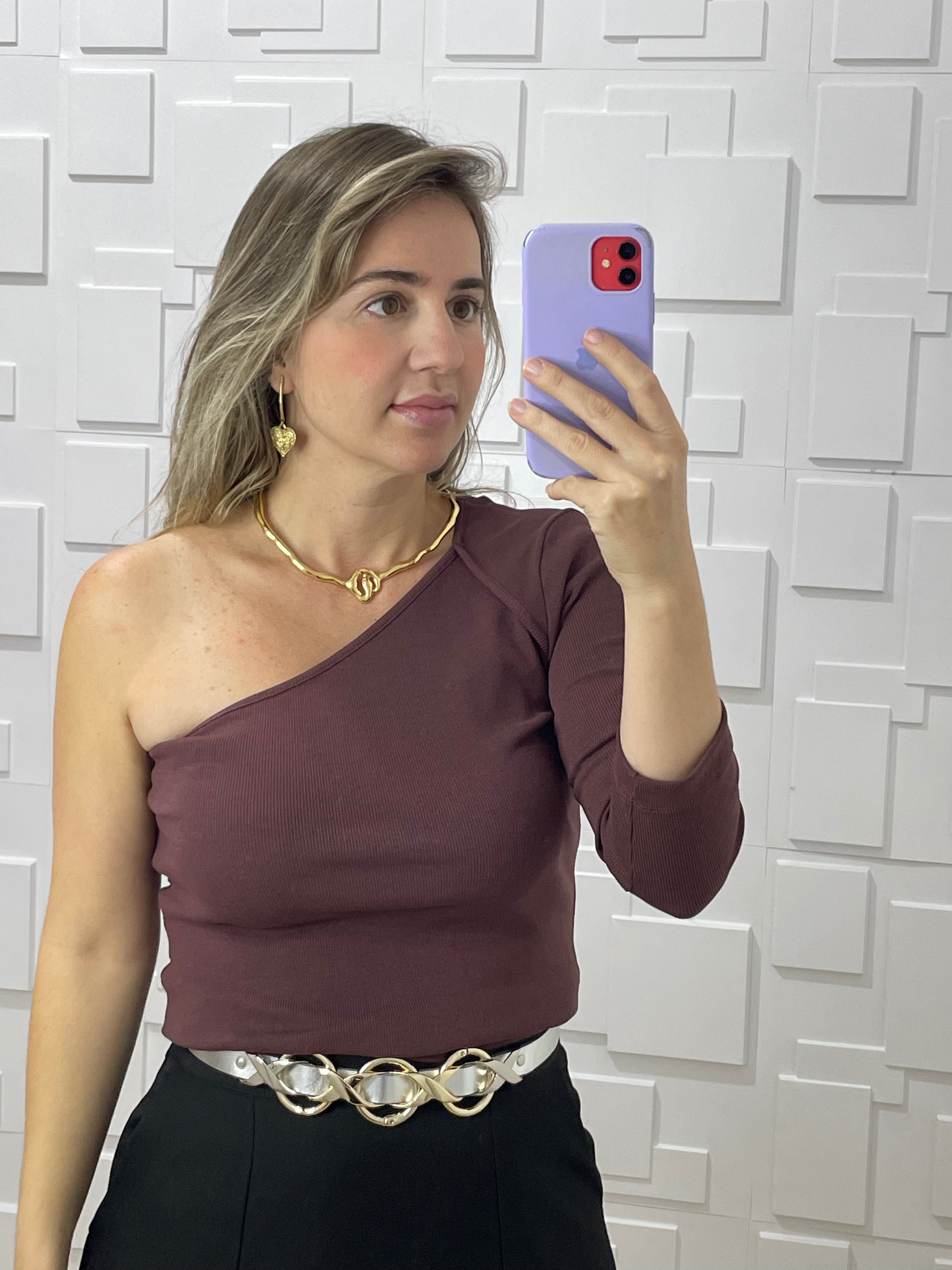 Blusa assimétrica marrom Carol
