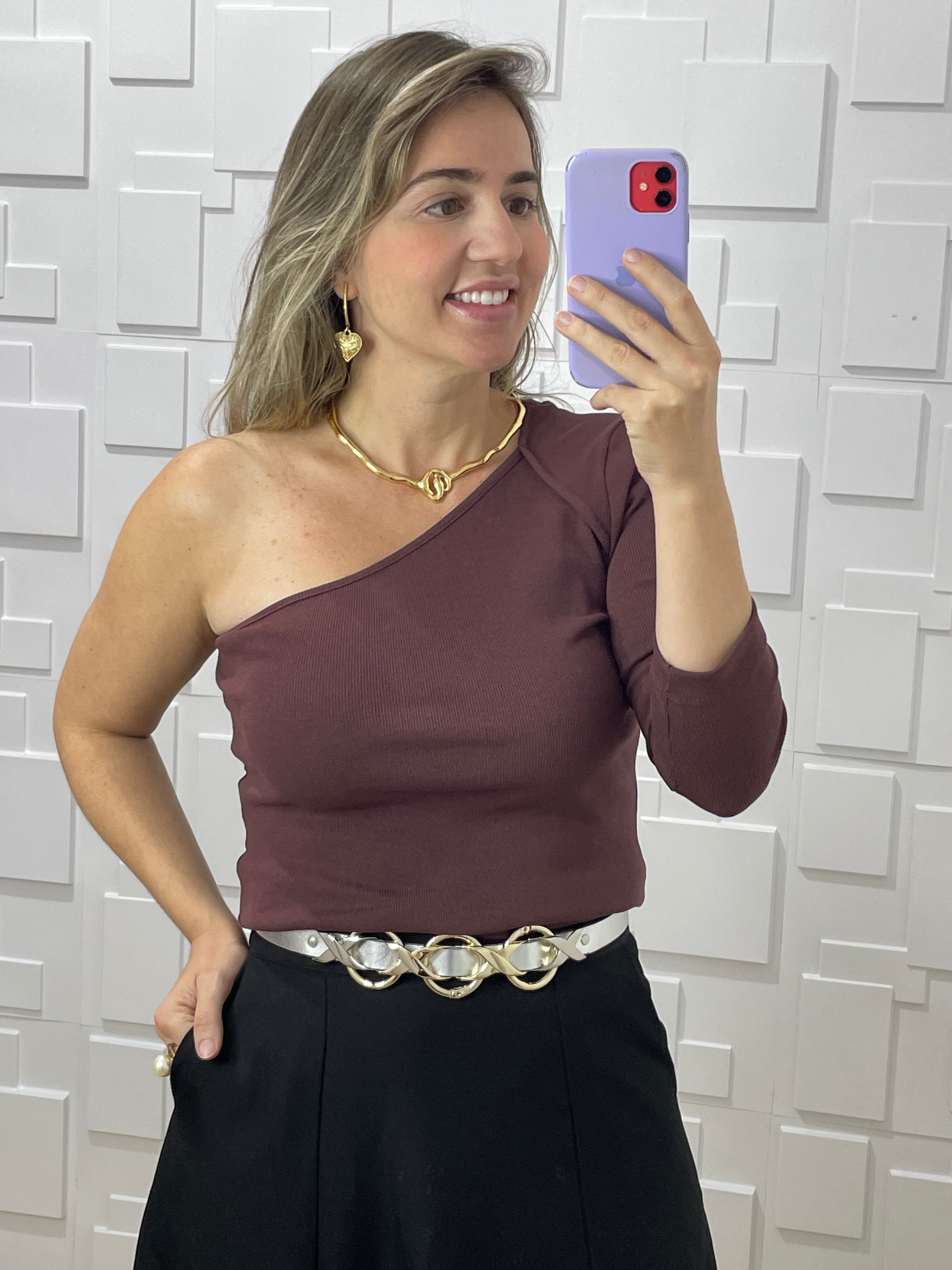 Blusa assimétrica marrom Carol