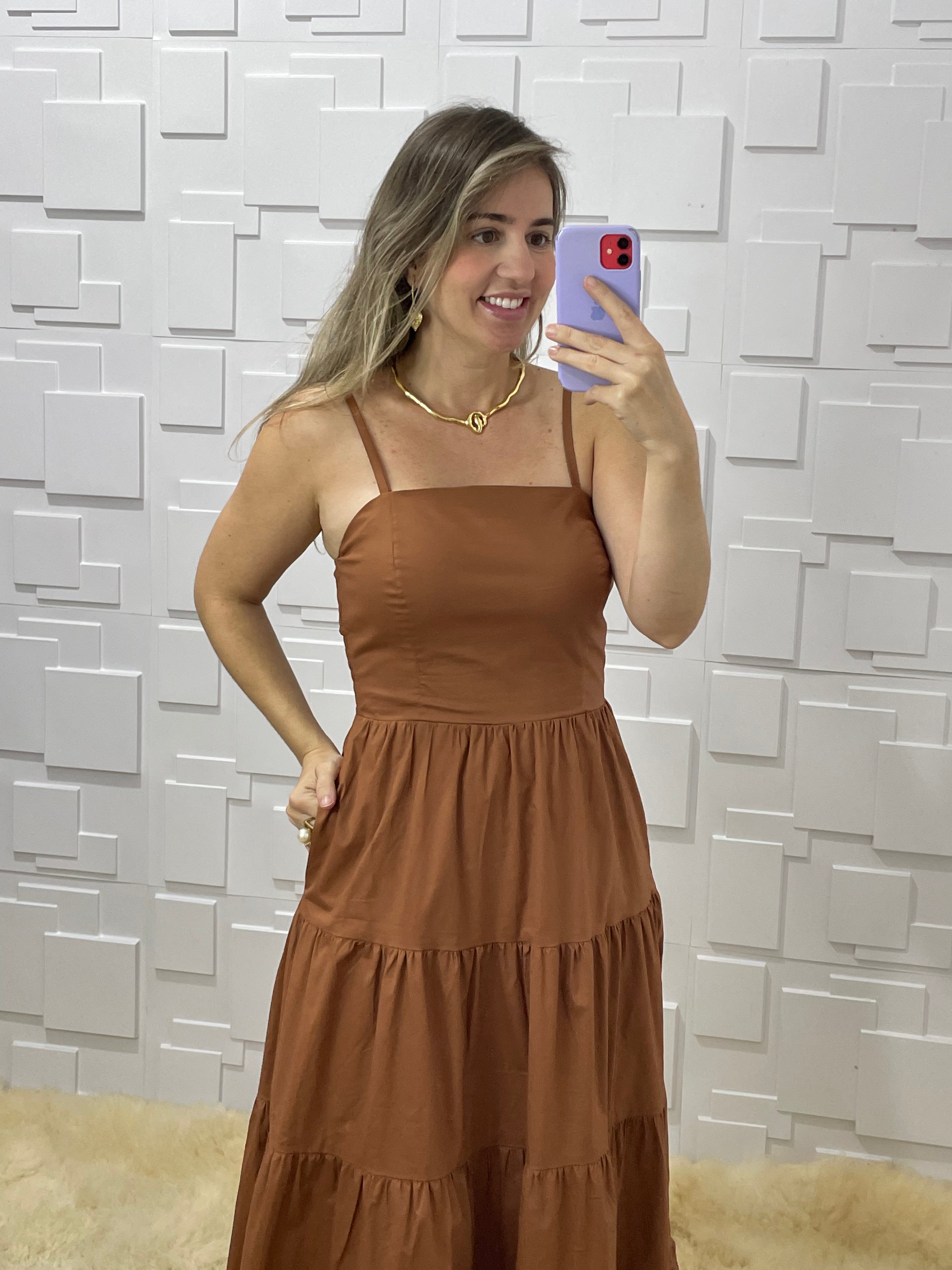 Vestido de alças com bolsos, saia em camadas Gold