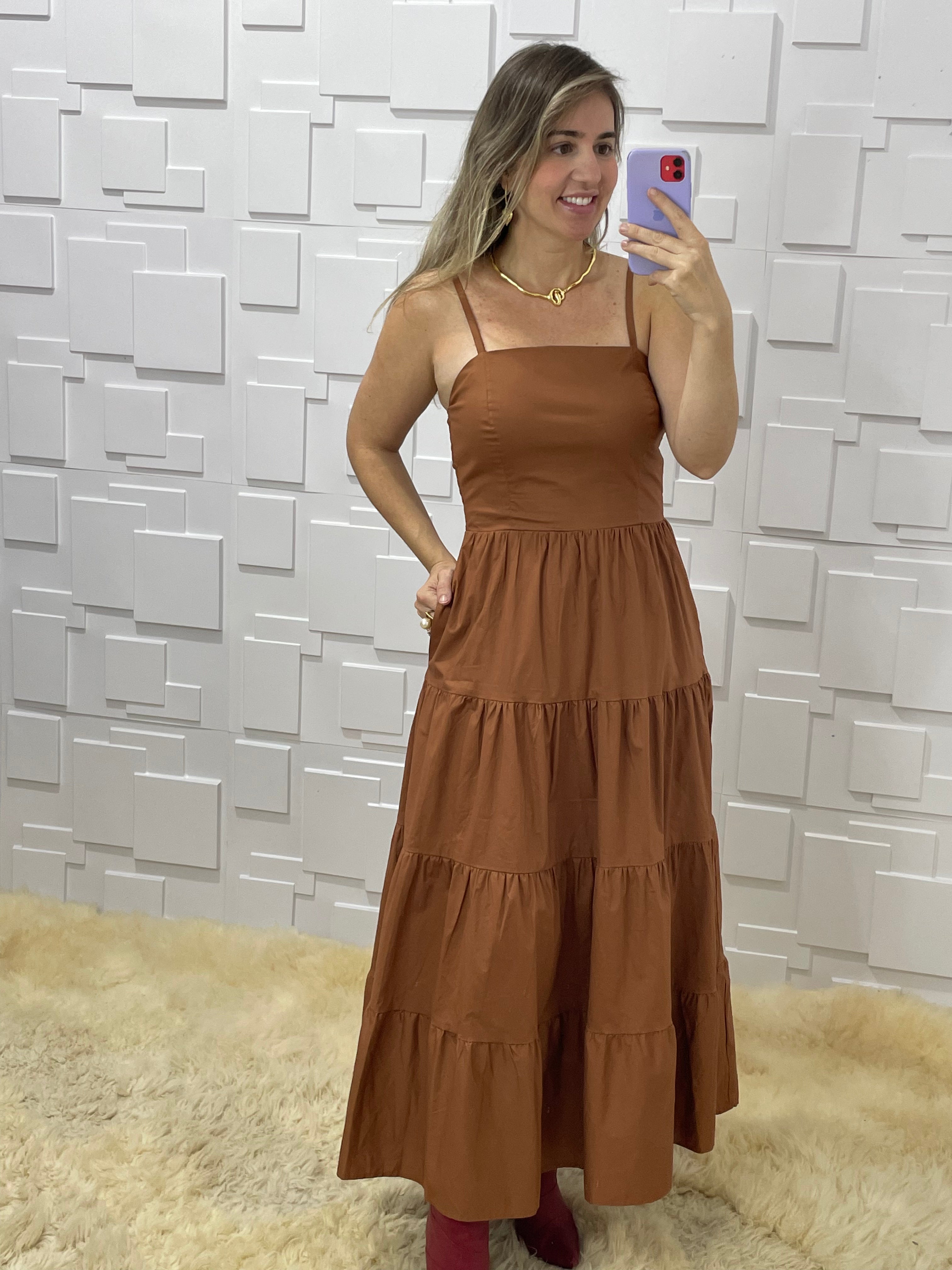 Vestido de alças com bolsos, saia em camadas Gold