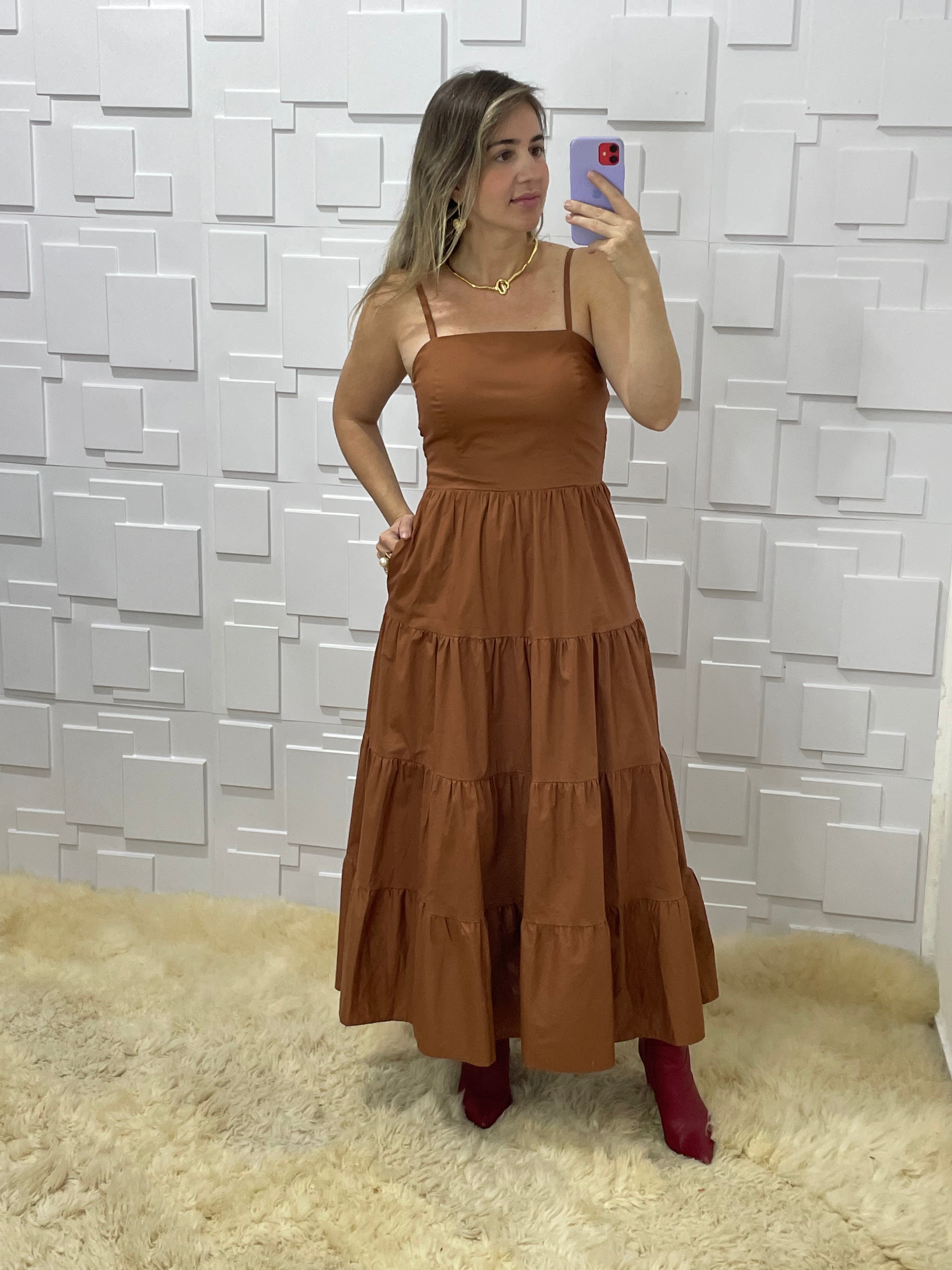 Vestido de alças com bolsos, saia em camadas Gold