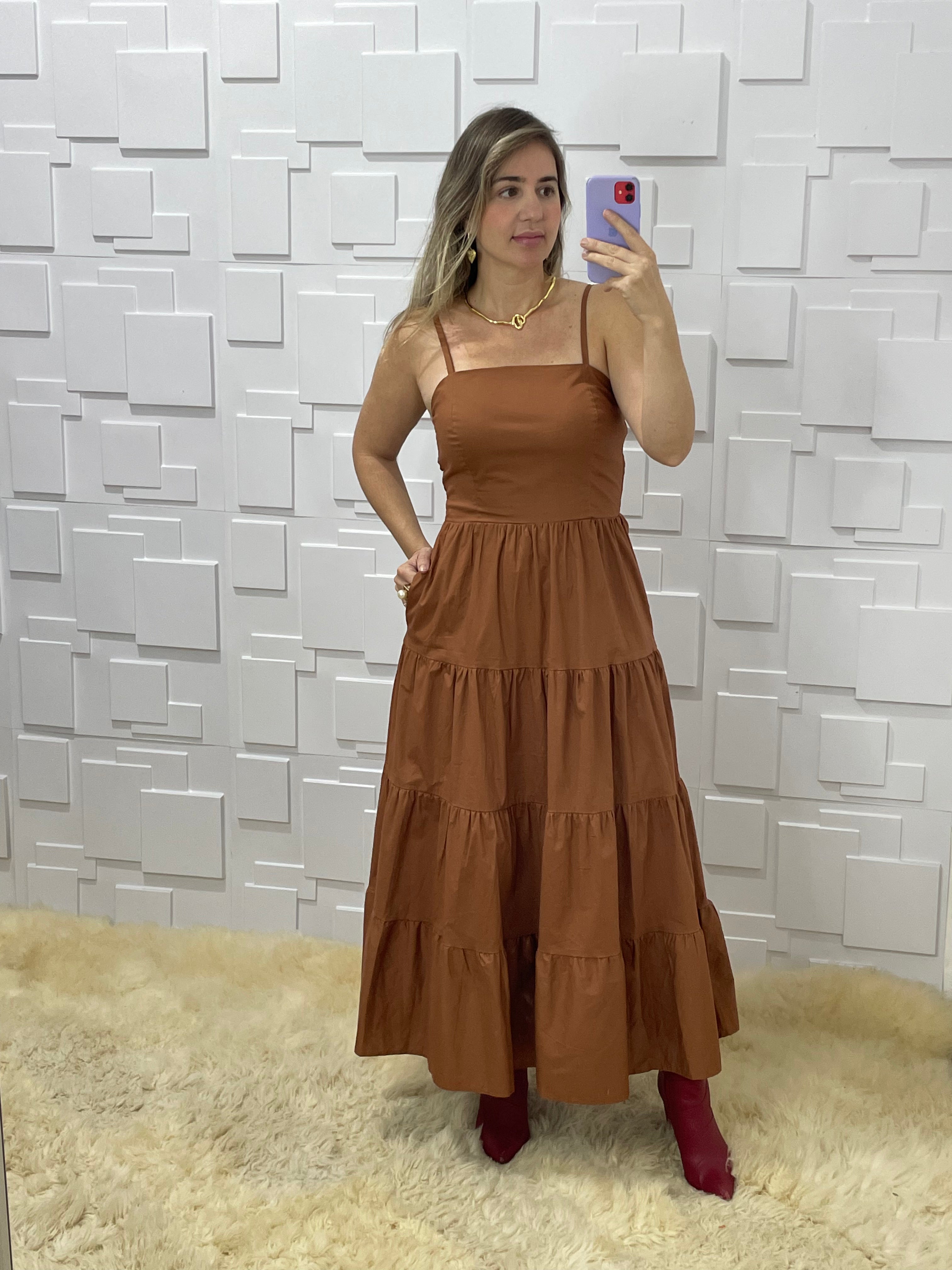 Vestido de alças com bolsos, saia em camadas Gold