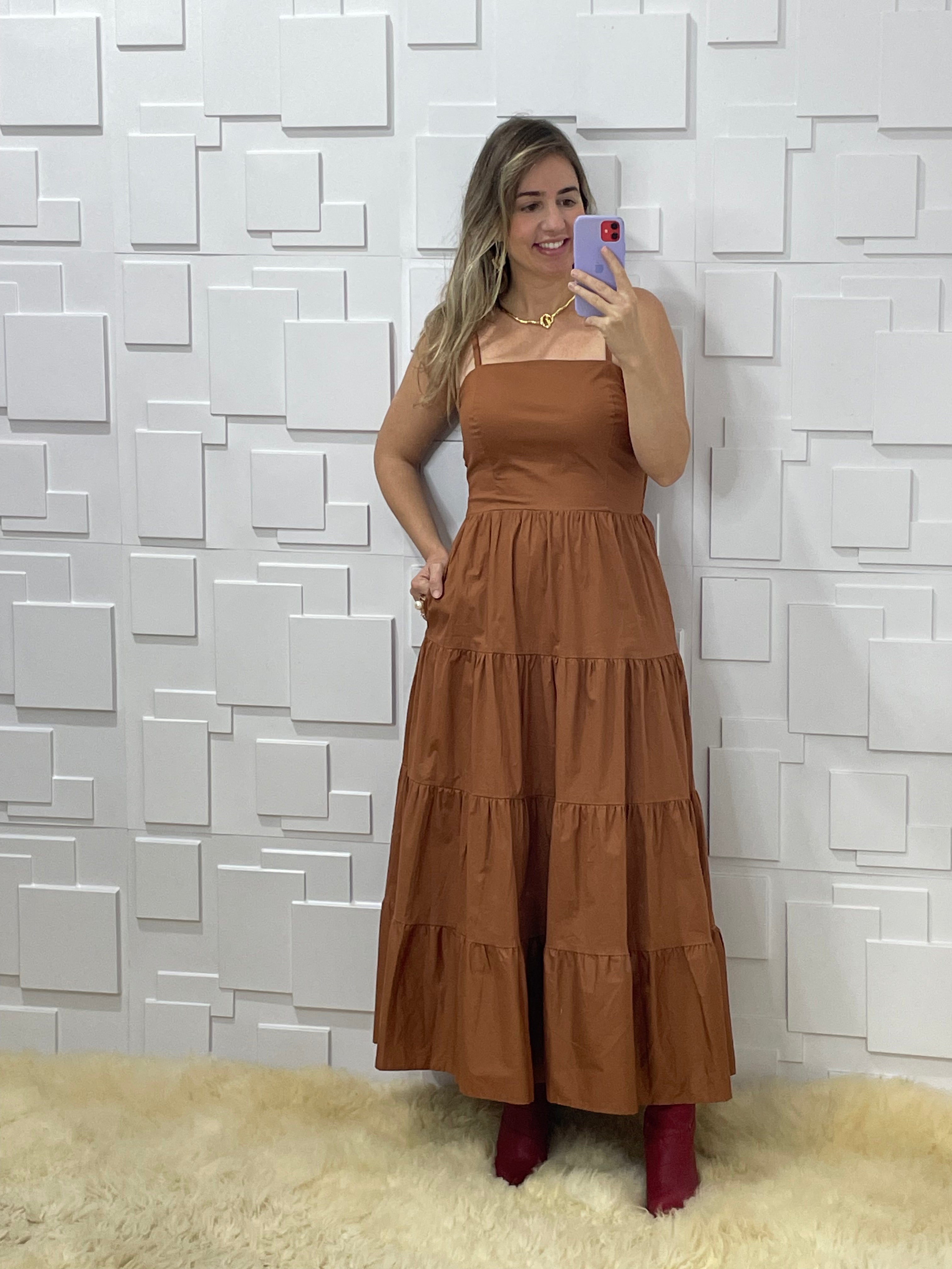 Vestido de alças com bolsos, saia em camadas Gold