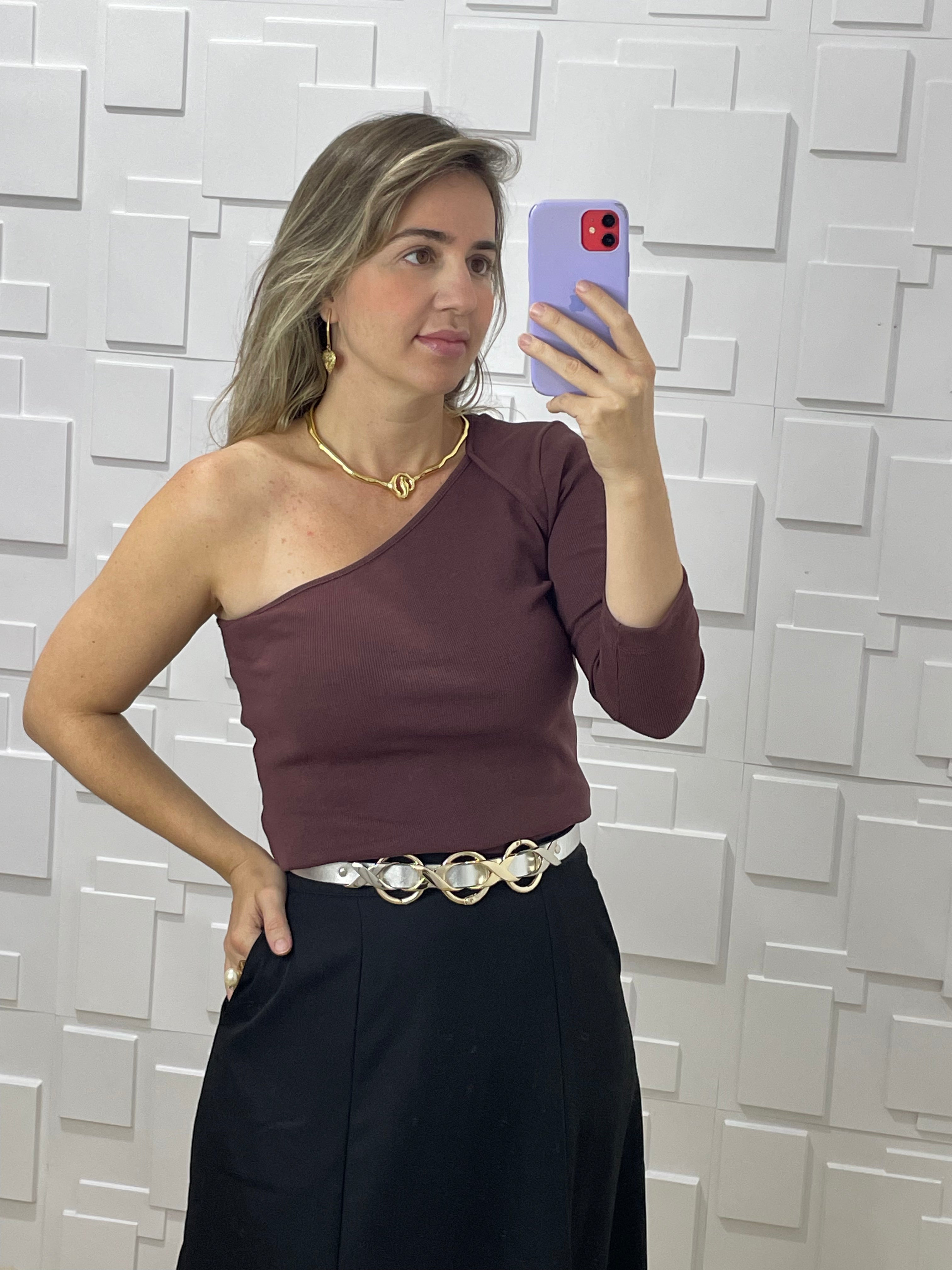 Blusa assimétrica marrom Carol