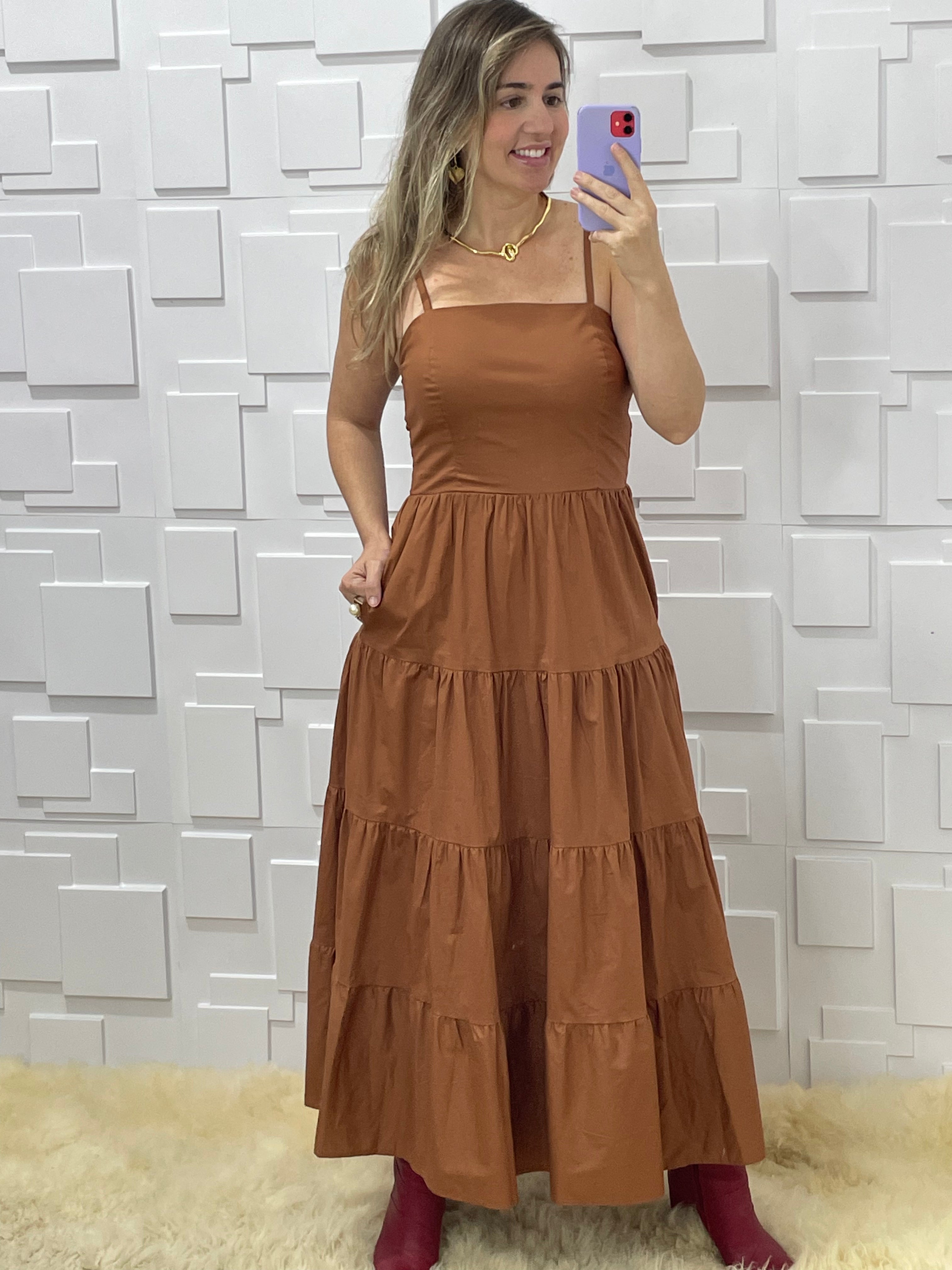 Vestido de alças com bolsos, saia em camadas Gold