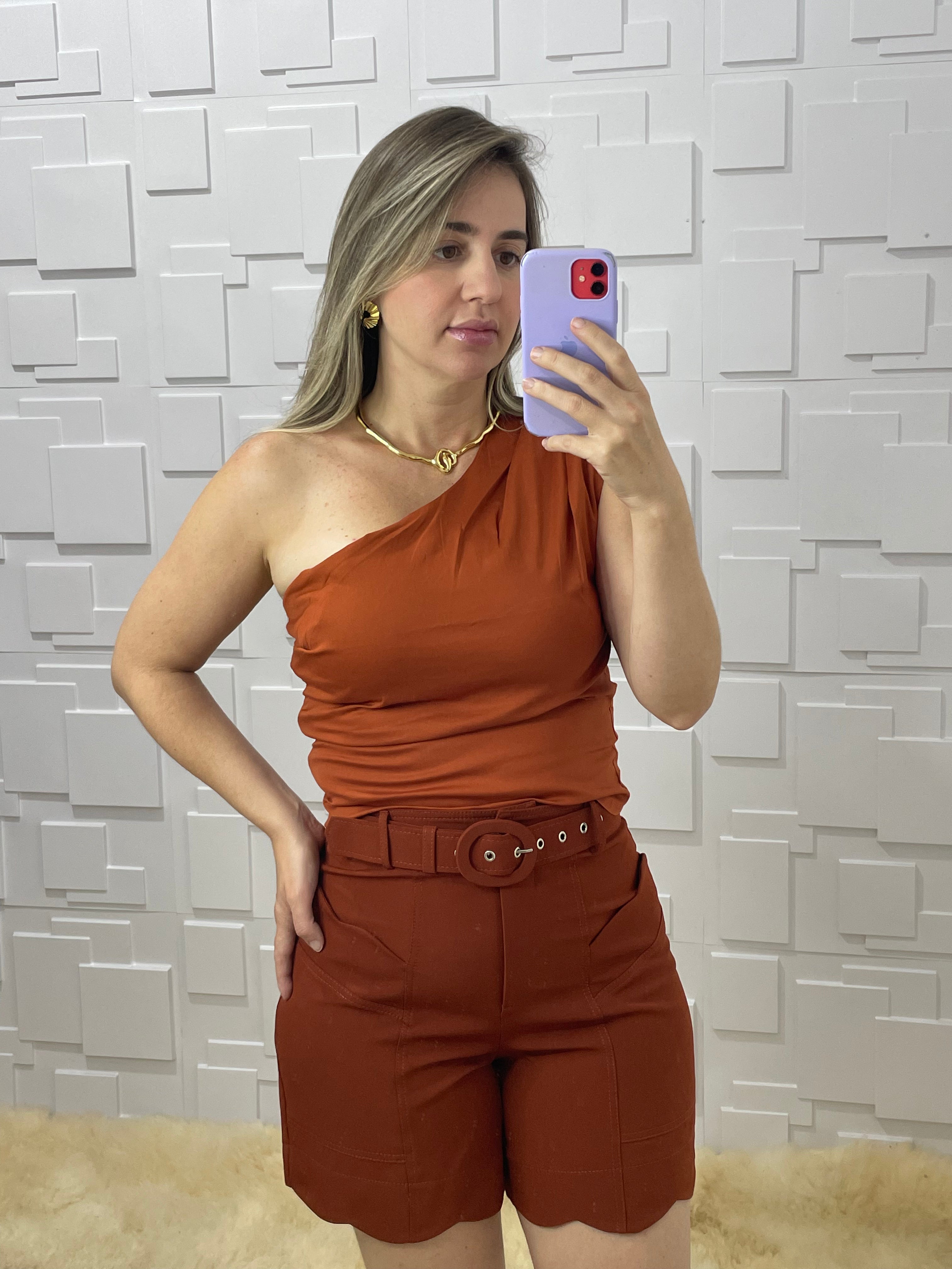 Blusa assimétrica tricoline terracota Dione